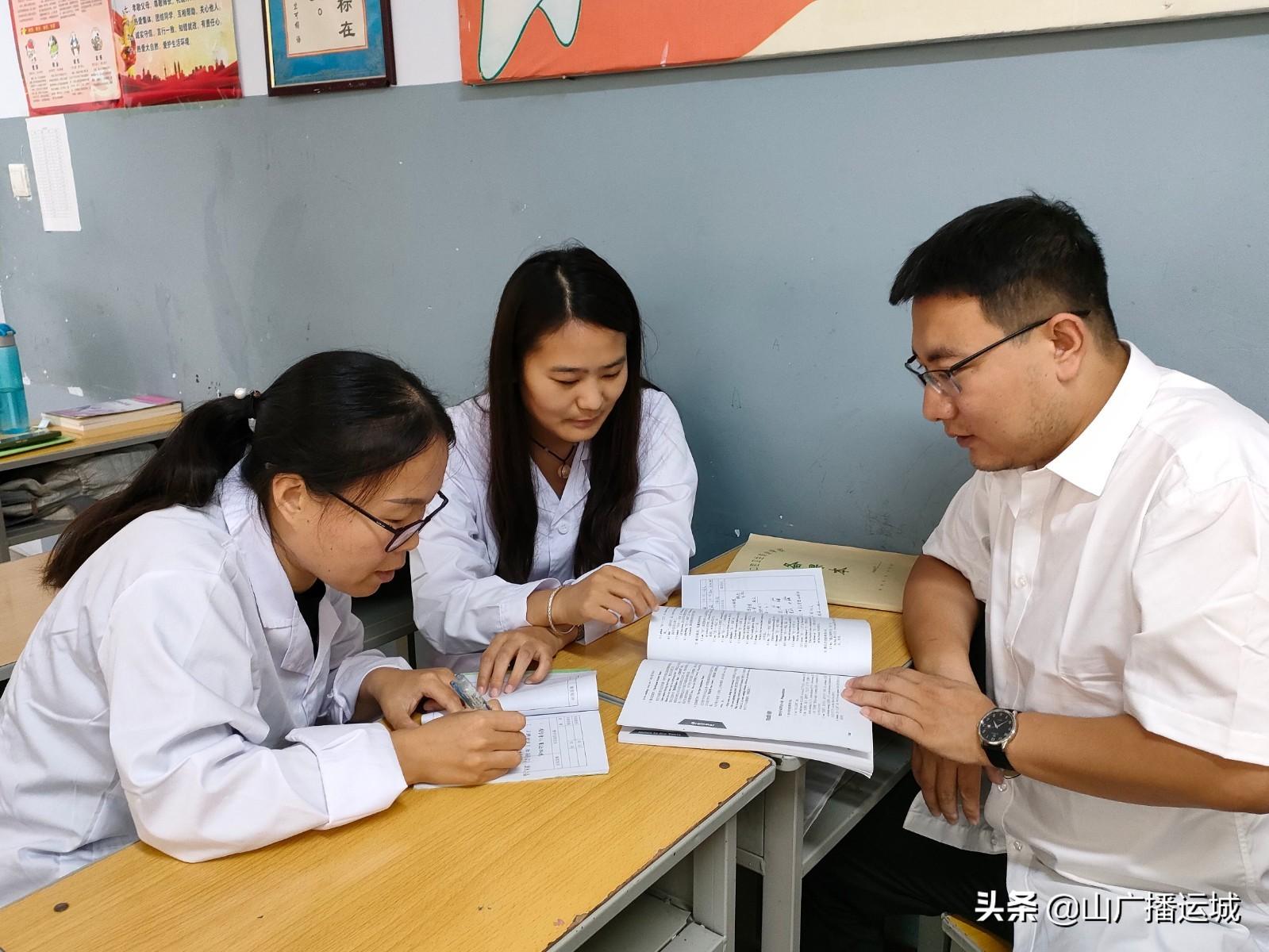 运城教师招聘最新动态，自然美景下的教育之旅