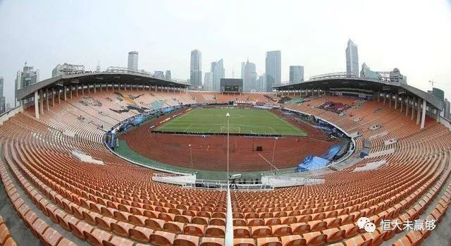 恒大新球场最新动态，变化中的辉煌，自信与学习共谱新曲