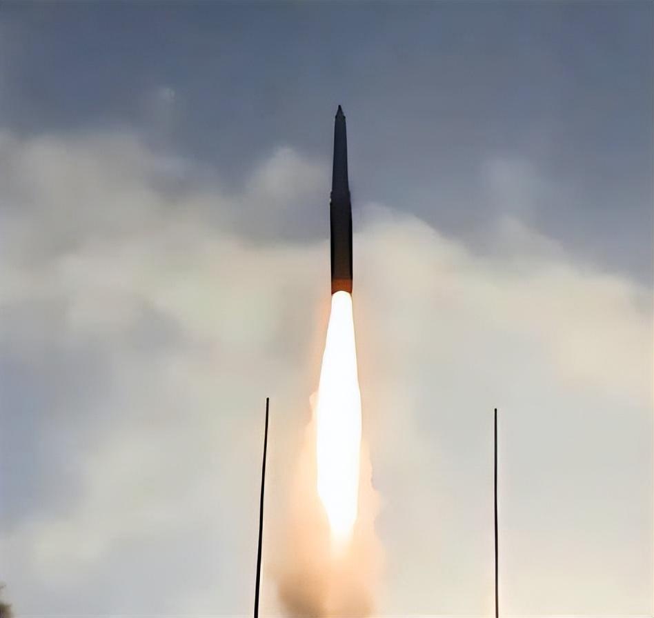 伊朗最新军事装备探秘，小巷中的神秘军品店揭秘