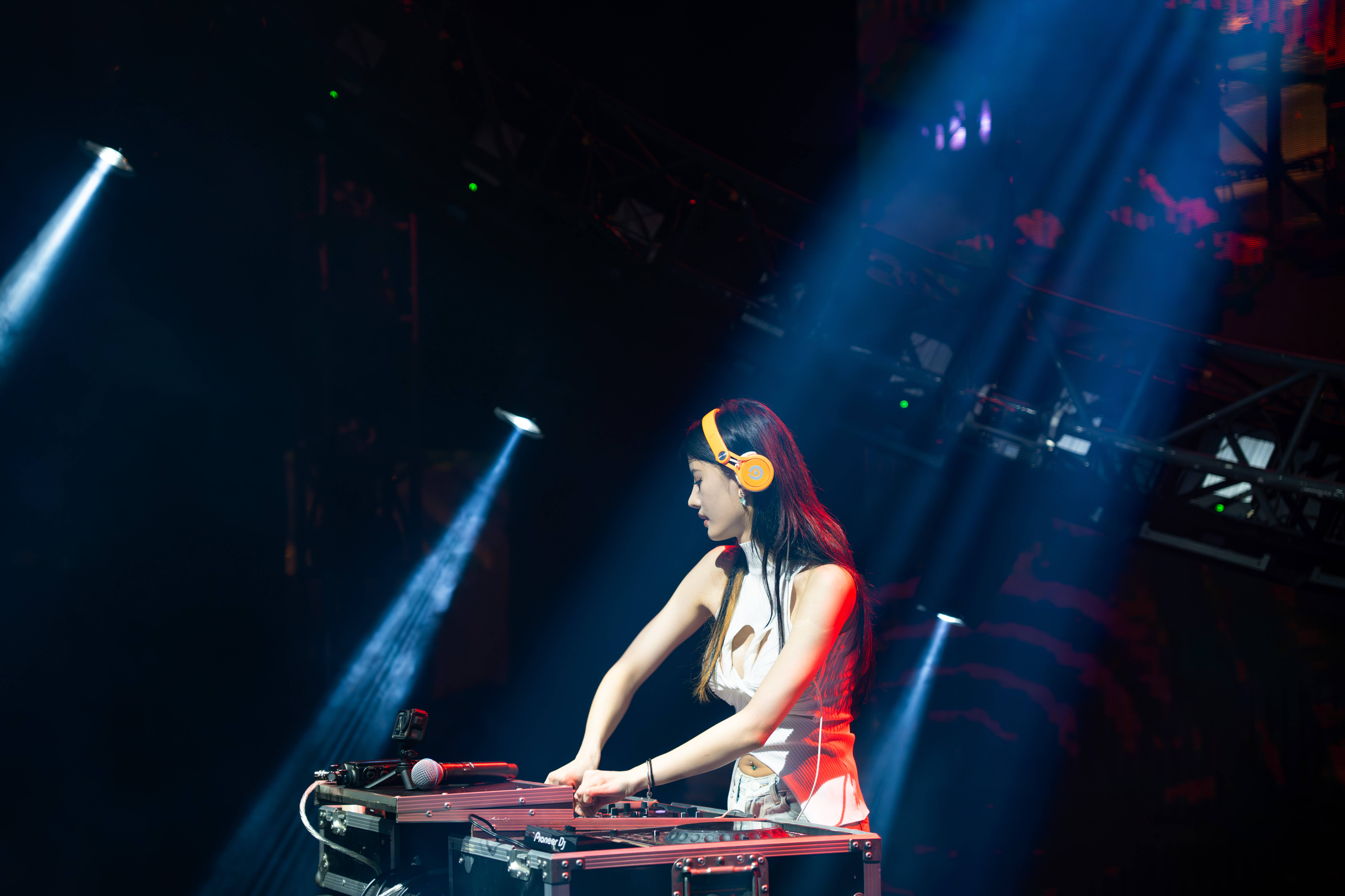 藏于小巷中的音乐宝藏，最新DJ曲目等你来探索！