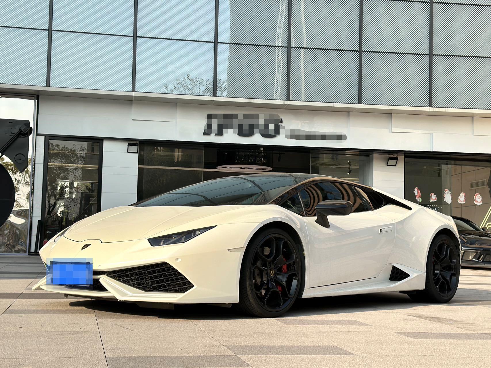 兰博基尼最新款白色,小巷中的隐藏之宝风采展现