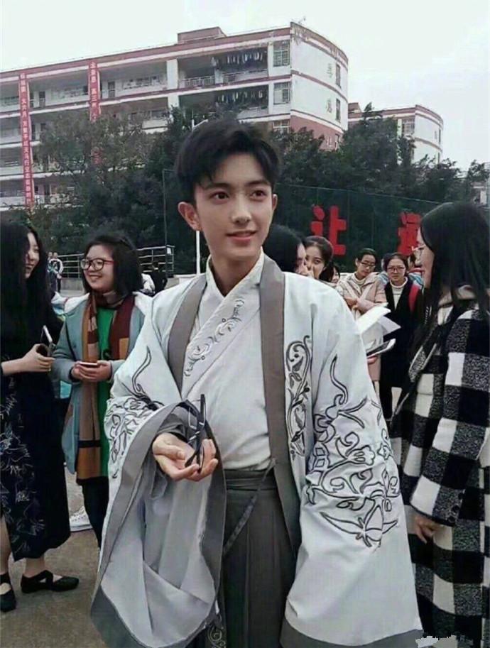 王俊凯侧脸魅力解析,颜值巅峰的秘密与独特魅力探讨