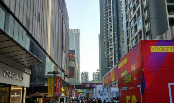 南坪万达广场最新探索，自然美景之旅的启程地
