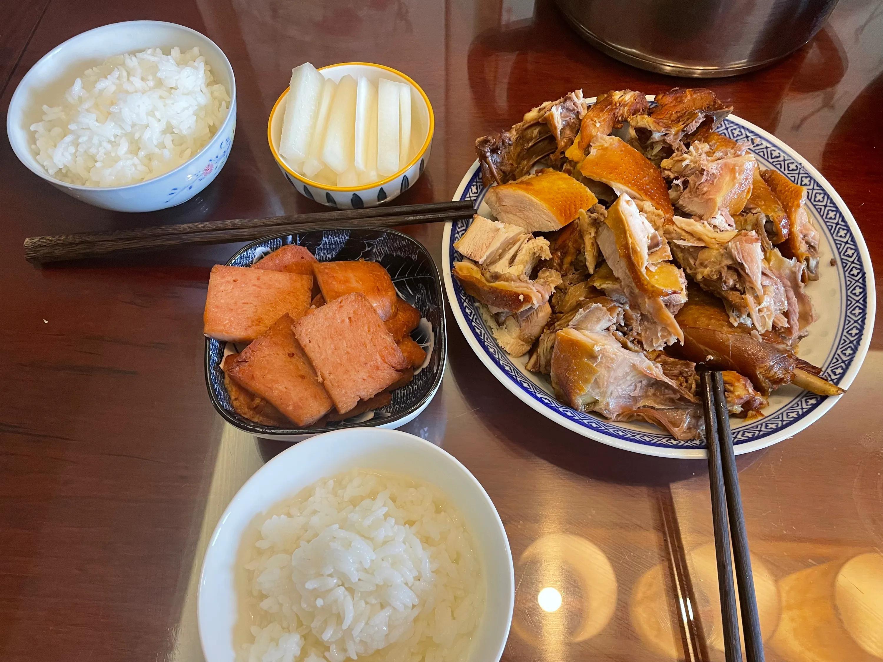 上海最新疫情动态及巷弄深处的独特小店探秘(9号更新)