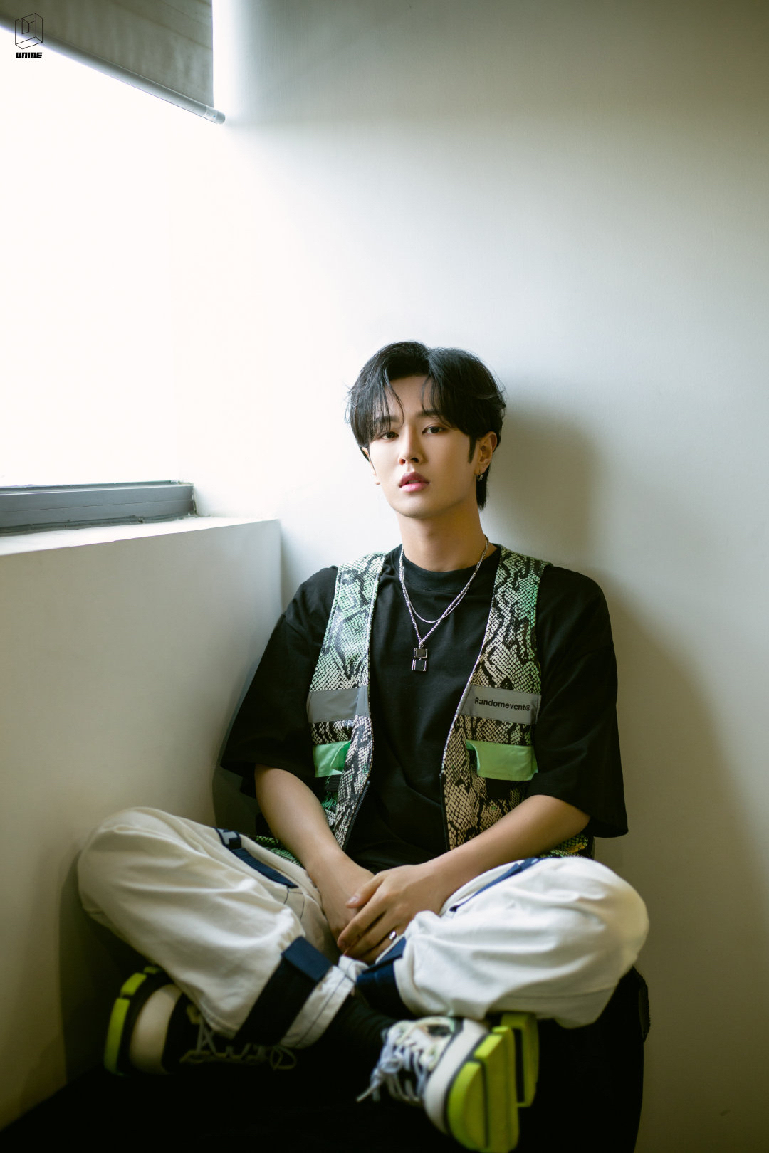 王嘉尔最新穿搭风格,时尚先锋还是低调内敛?