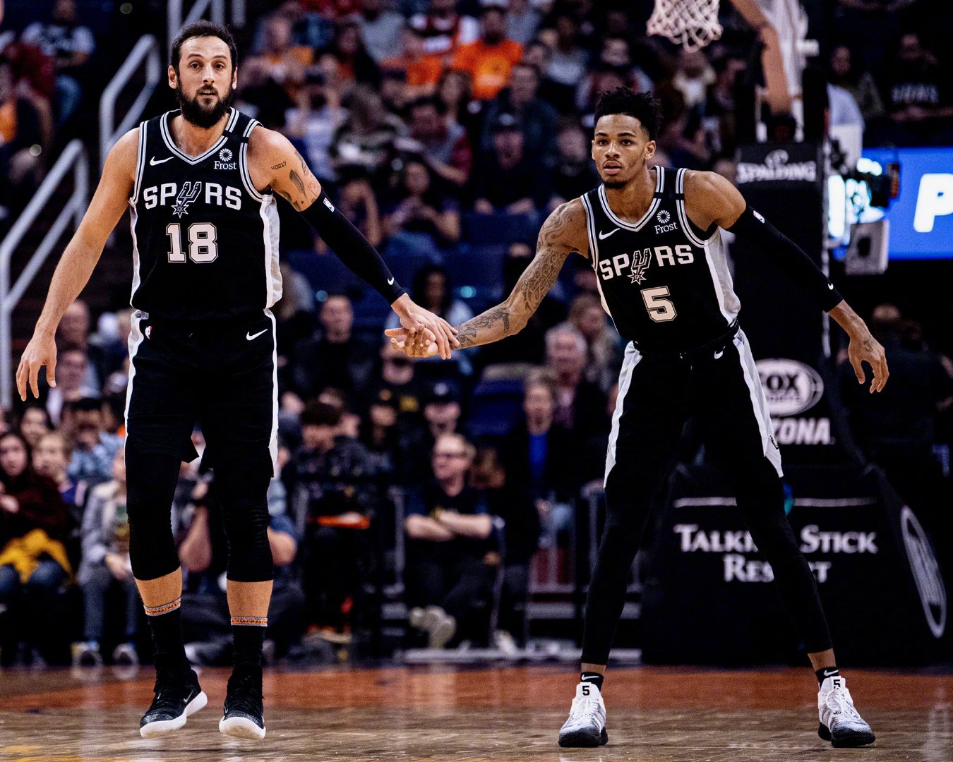 马刺队比赛,爱与陪伴的赛场激情时光