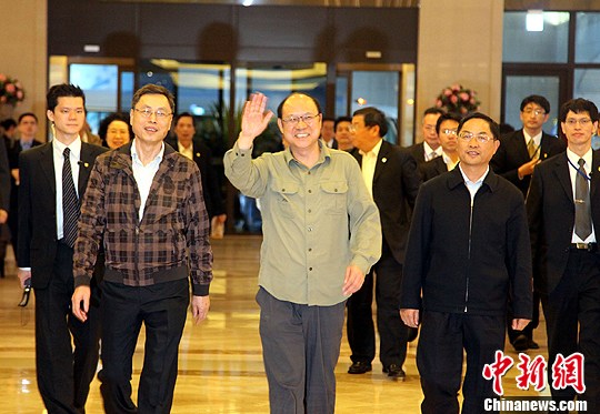 郑立中最新动态揭秘,小巷中的隐藏美食探秘之旅