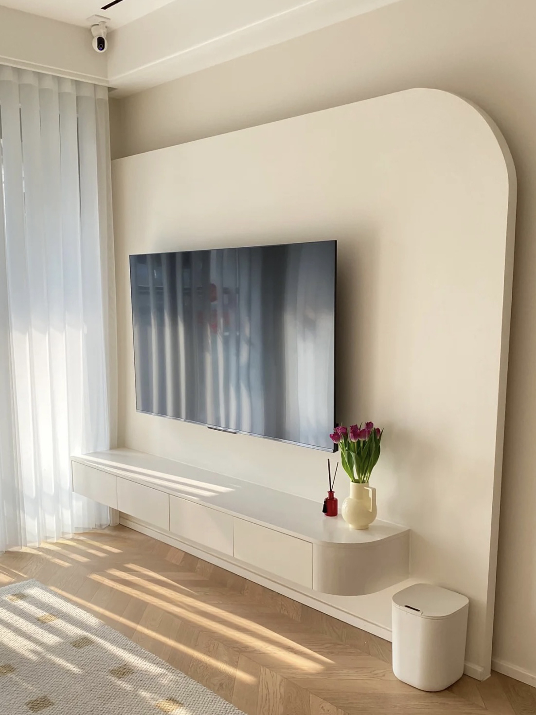 圆弧电视墙,自然美景的沉浸式旅行体验