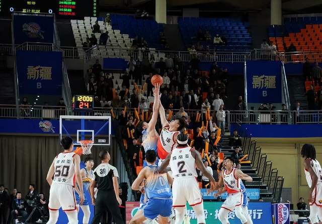 江苏男篮最新动态,篮球情怀与美食奇遇于小巷深处展开