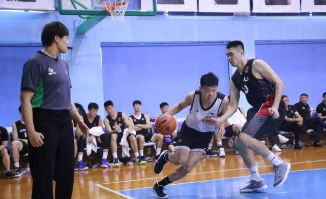 江苏男篮最新动态,篮球情怀与美食奇遇于小巷深处展开