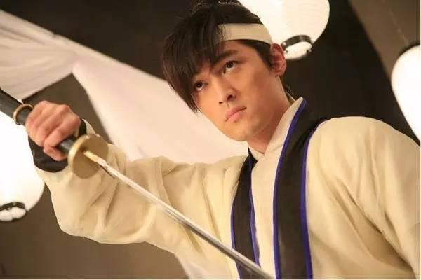 赵丽颖演绎未来科技电影,领略科技魅力,体验电影新纪元的生活变革。