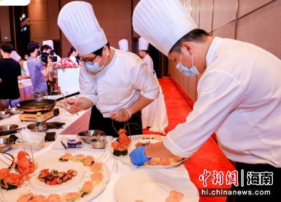 烹饪巅峰对决,厨师比赛菜展示厨艺精湛风采