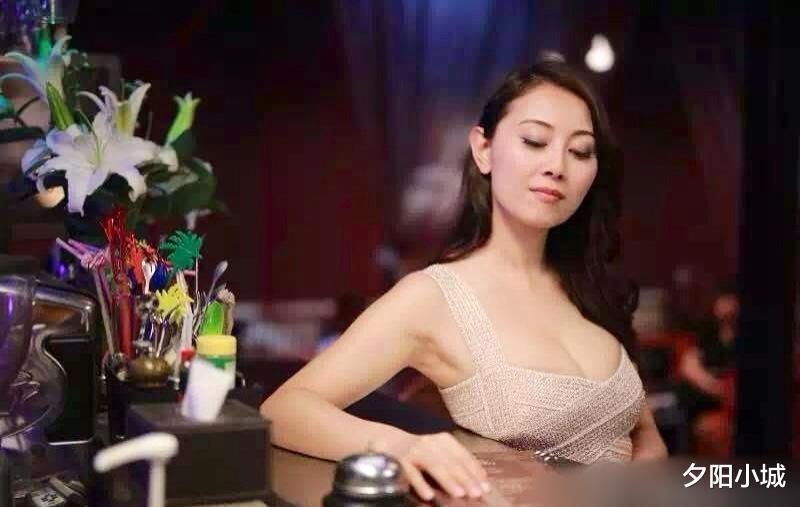 袁嘉敏的电影世界，爱与陪伴的温馨日常