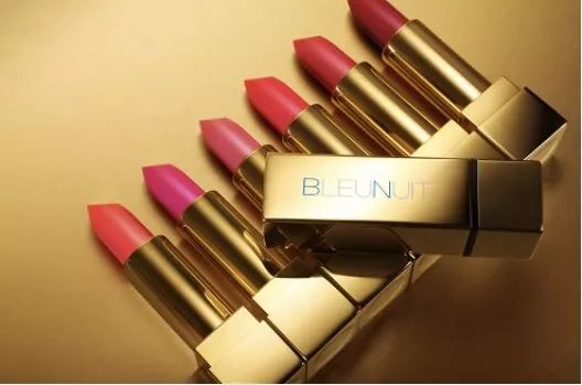 新上市口红,魔法棒点亮自信与成就之光