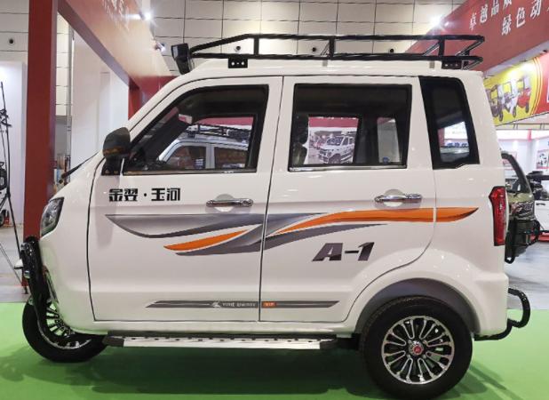 最新款封闭三轮摩托车,时尚与实用完美结合!