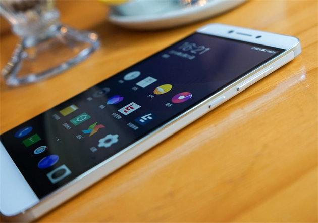 手机最新行情与家的温馨故事交织呈现