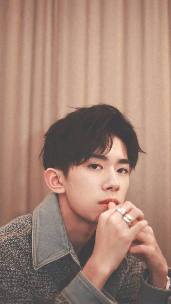 聚焦三大要点,深度解析千玺照片最新图片