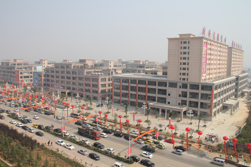 卧龙服装城最新动态,时尚潮流新地标引领者