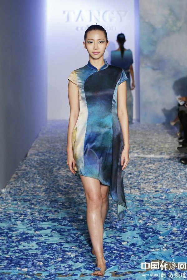 赤脚生活,兴起与争议并存