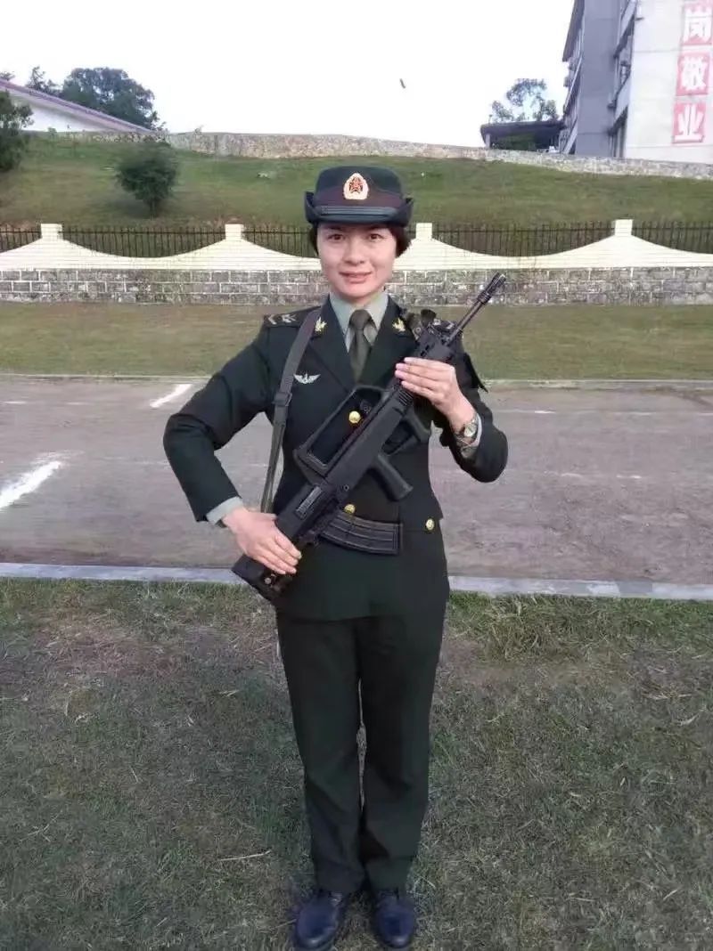 揭秘，2025年警察最新服装——时尚与功能性的完美融合
