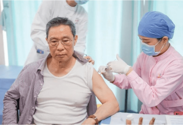 印度疫情最新日新增下的日常温情观察