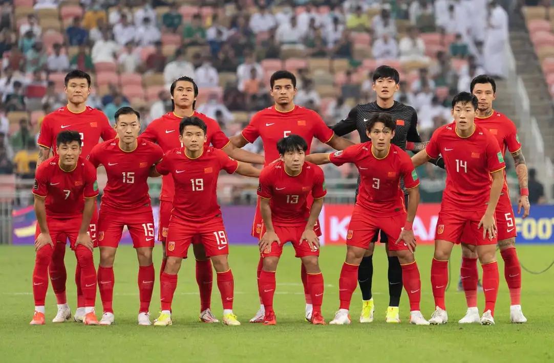 国足最新阵容重塑信心，共创辉煌时刻，中国队在变化中寻求自信与成就